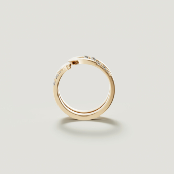 خاتم ألف بافيه من الذهب الأصفر عيار 18 قيراط مرصع بالألماس