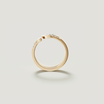 خاتم ألف بافيه من الذهب الأصفر عيار 18 قيراط مرصع بالألماس