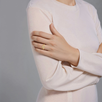 Amelia Versailles Single Motif Purple Mother Of Pearl in 18K Yellow Gold 