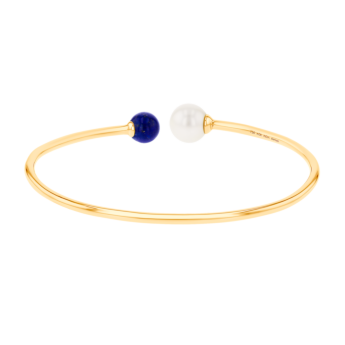 Kiku Glow Bangle in 18K Yellow Gold With a Freshwater Pearl and a Lapiz Lazuli Stone