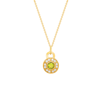 عقد كنزي بالذهب الأصفر 18 قيراطًا مزين بالبيريدوت الأخضر والألماس.