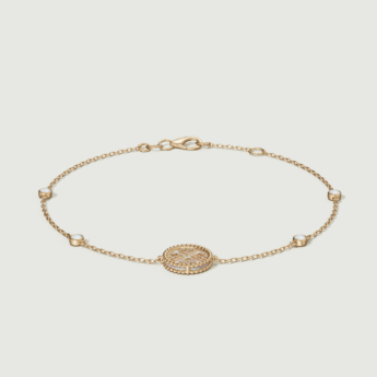 سوار لايس بتيت من الذهب الأصفر مرصعة بالألماس وعرق اللؤلؤ