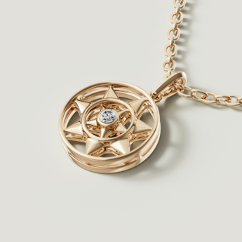 قلادة فرفشة شمس من الذهب الأصفر عيار 18 قيراط مرصعة بالألماس