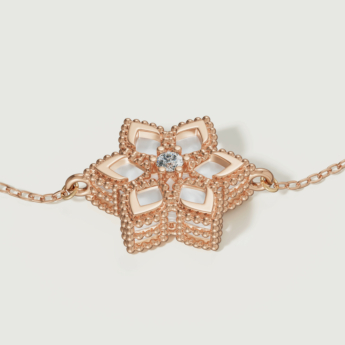 سوار ستيلا دورو من الذهب الوردي عيار 18 قيراط والألماس وعرق اللؤلؤ