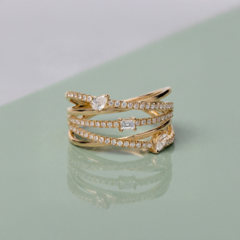 Treasure Oneira 18K Yellow Gold Diamond Ring