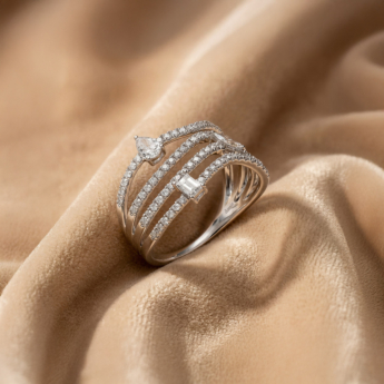 Treasure Oneira 18K White Gold Diamond Ring