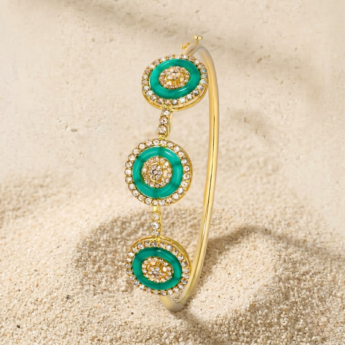 Legacy Oval Bangle in 22K Gold.