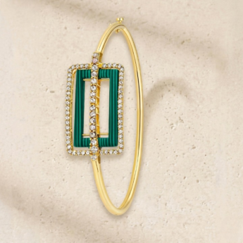 Legacy Oval Bangle in 22K Gold.