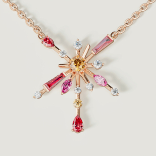 قلادة فايروركس سباركس من الذهب الوردي عيار 18 قيراط على شكل زهرة مرصعة بالألماس وأحجار كريمة ملونة 