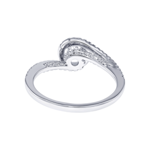 خاتم خطوبة من داماس مرصّع بألماسة دائريّة عيار 0.5 قيراط مع حلقة لولبية الشكل مرصّعة بالألماس