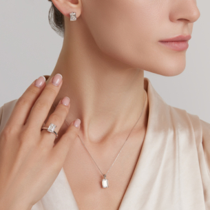 Gaia Brilliant Diamond Pendant-Chain in 18k White Gold